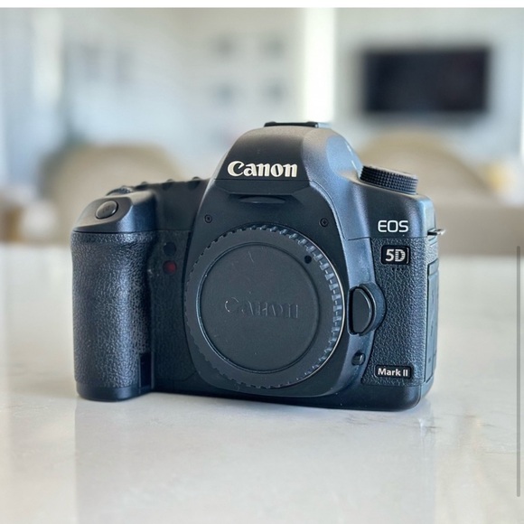 Canon EOS 5D Mark 2 camera - Picture 3 of 10